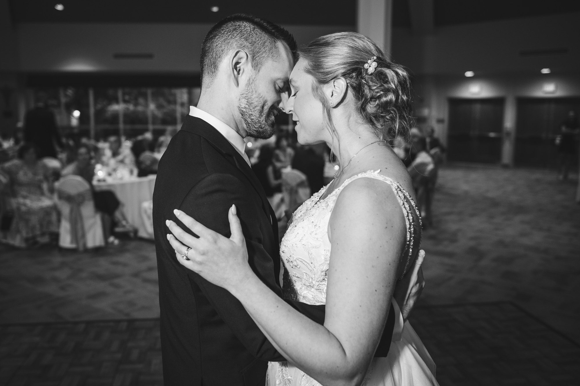 pittsburgh wedding reception guide couple